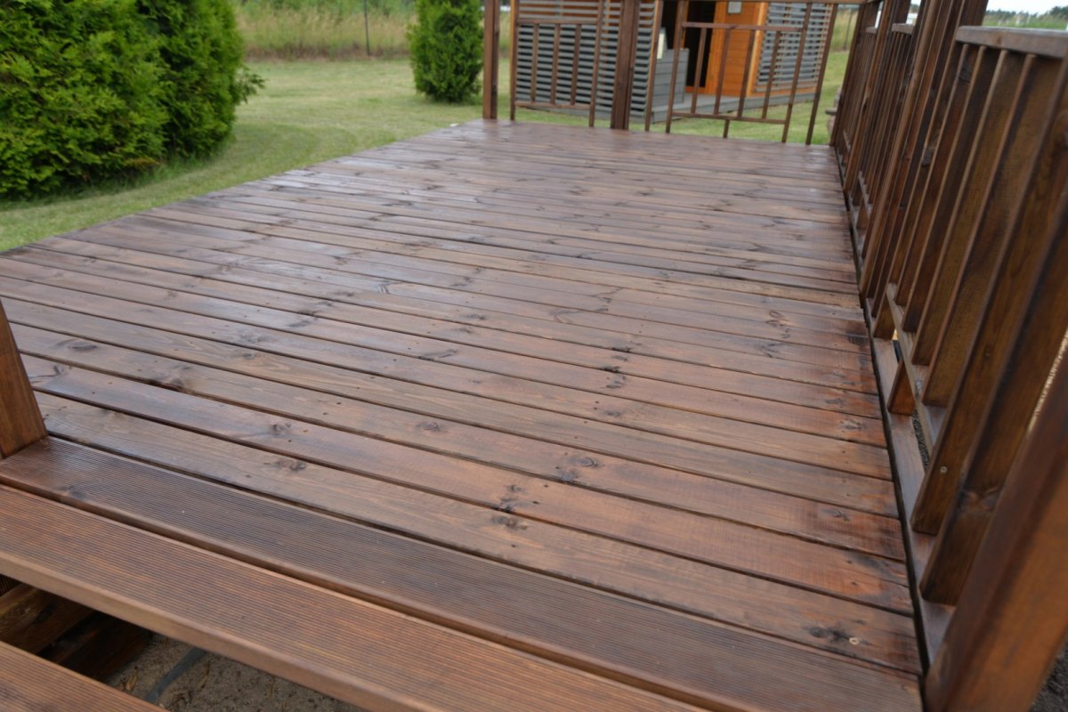 Środek do czyszczenia desek tarasowych HOUTCLEANER Środek do czyszczenia desek tarasowych HOUTCLEANER