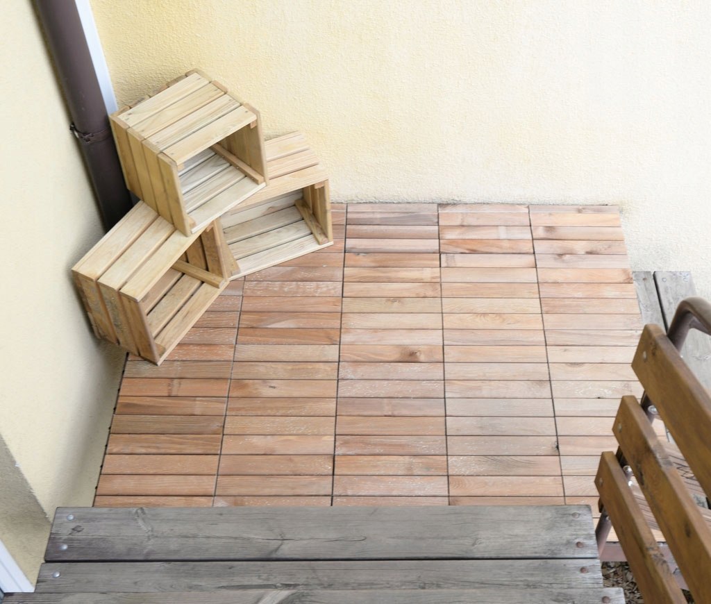 Podest tarasowy drewniany 30x30 na plastiku Podest tarasowy drewniany 30x30 na plastiku