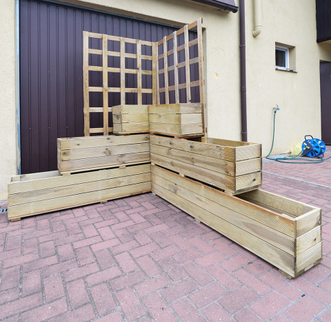 Doniczka 60x30x30cm ryflowana impr. ciśnieniowo Doniczka 60x30x30cm ryflowana impr. ciśnieniowo