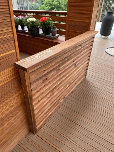 Balustrada tarasowa wykonana z modrzewia kl. C styl żaluzjowy wym. (100-160|)cm dł. 85cm wys.