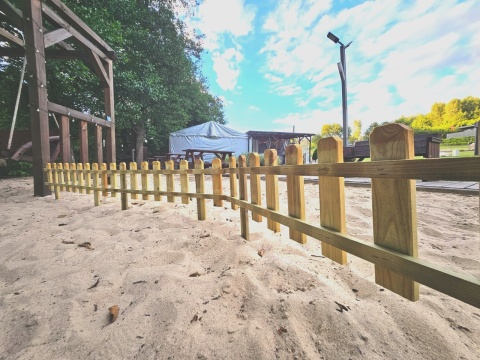 Palisada drewniana, płotek, obrzeże, 100x25cm impregnowany ciśnieniowo Palisada drewniana, płotek, obrzeże, 100x25cm impregnowany ciśnieniowo