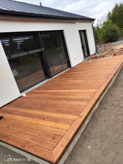 Deska tarasowa sosnowa 400x14,5x2,6cm ryfel drobny z przerwą BRĄZOWA